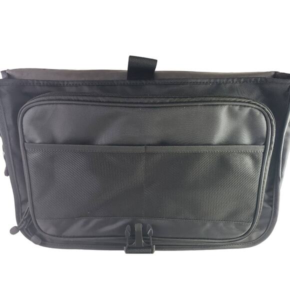 Solo Classic 15.6" Expandable Messenger / Laptop Case - Picture 2 of 4